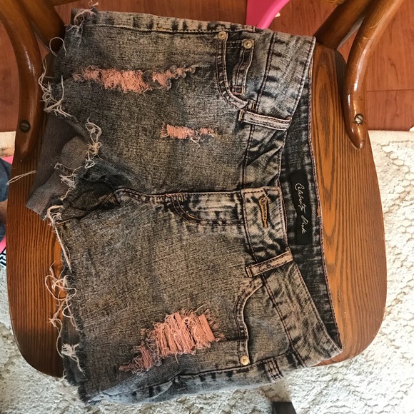 Pink shorts - Picture 1 of 3